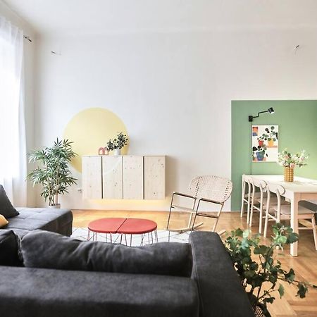 Unwind In Style W Sauna Dsgn 2Br Home Будапеща Екстериор снимка
