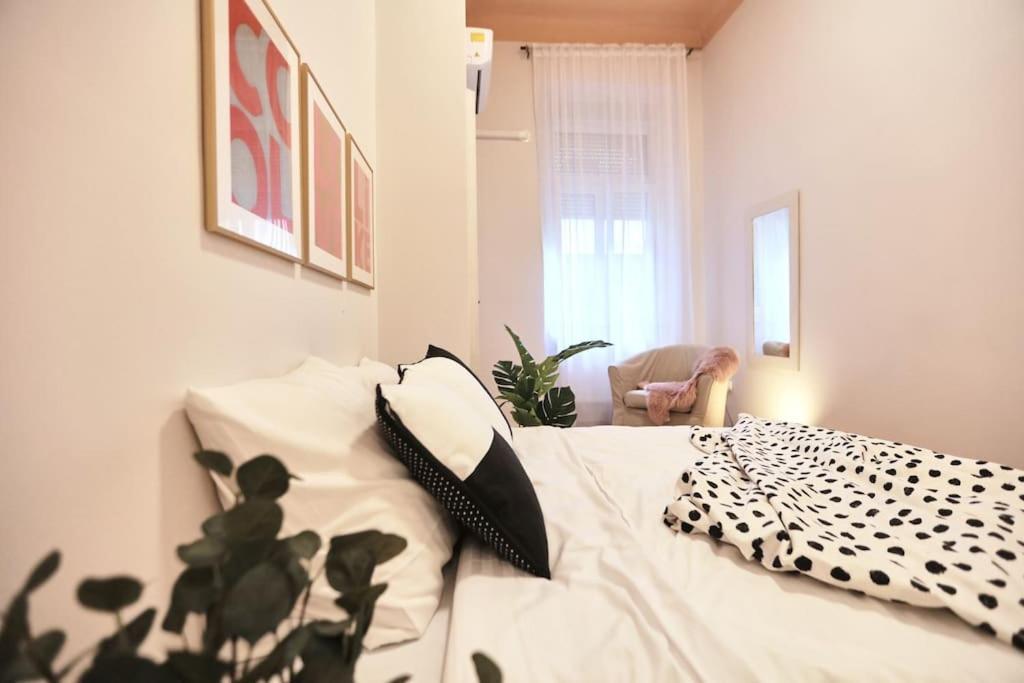 Unwind In Style W Sauna Dsgn 2Br Home Будапеща Екстериор снимка