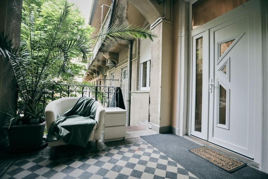 Unwind In Style W Sauna Dsgn 2Br Home Будапеща Екстериор снимка