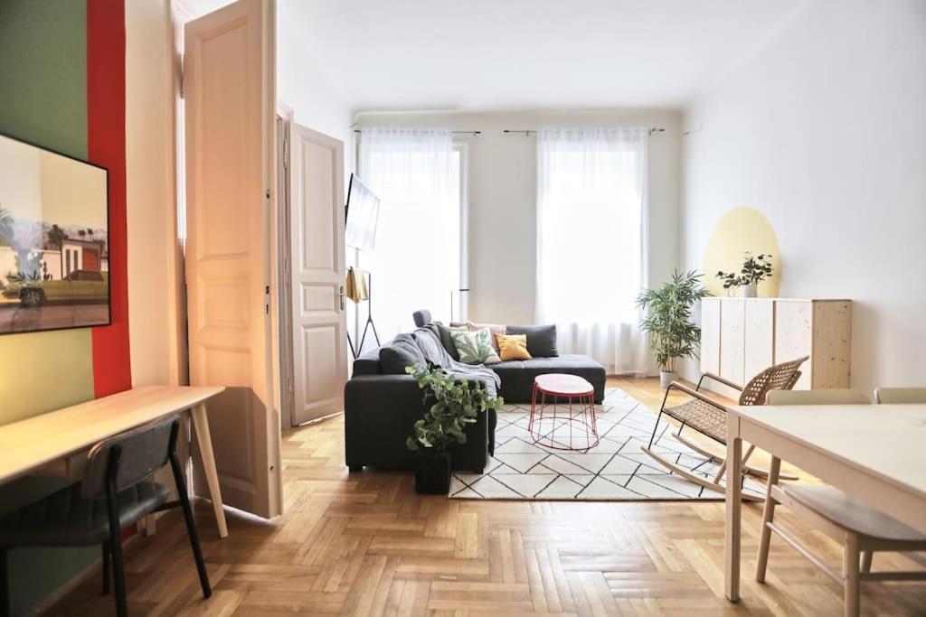 Unwind In Style W Sauna Dsgn 2Br Home Будапеща Екстериор снимка