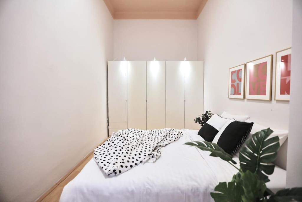 Unwind In Style W Sauna Dsgn 2Br Home Будапеща Екстериор снимка