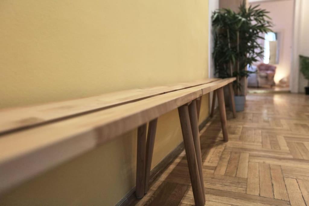 Unwind In Style W Sauna Dsgn 2Br Home Будапеща Екстериор снимка