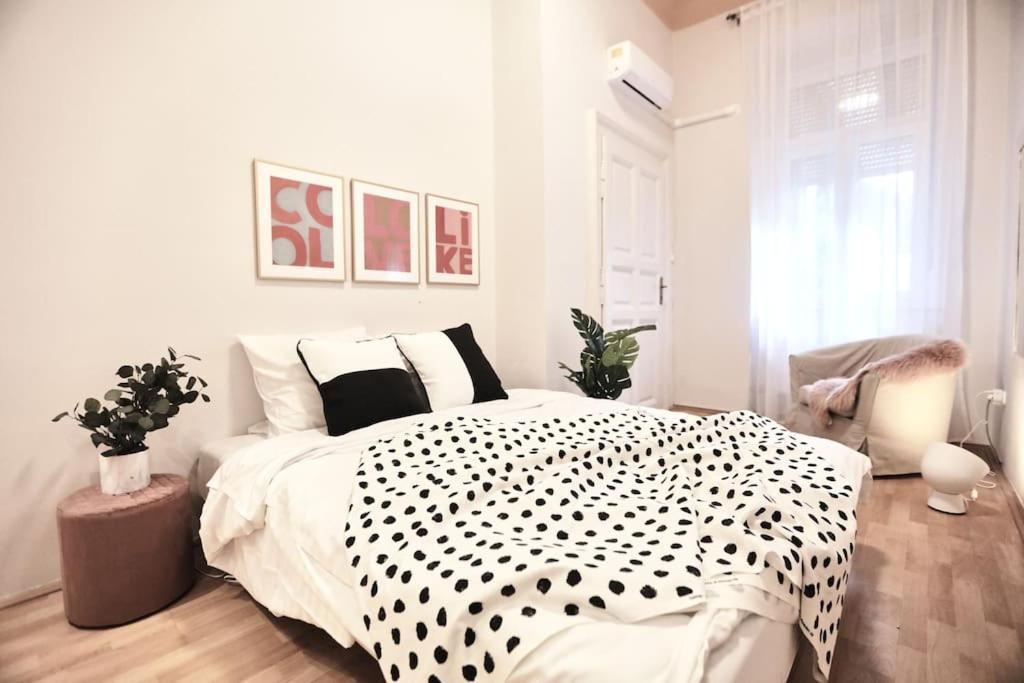 Unwind In Style W Sauna Dsgn 2Br Home Будапеща Екстериор снимка