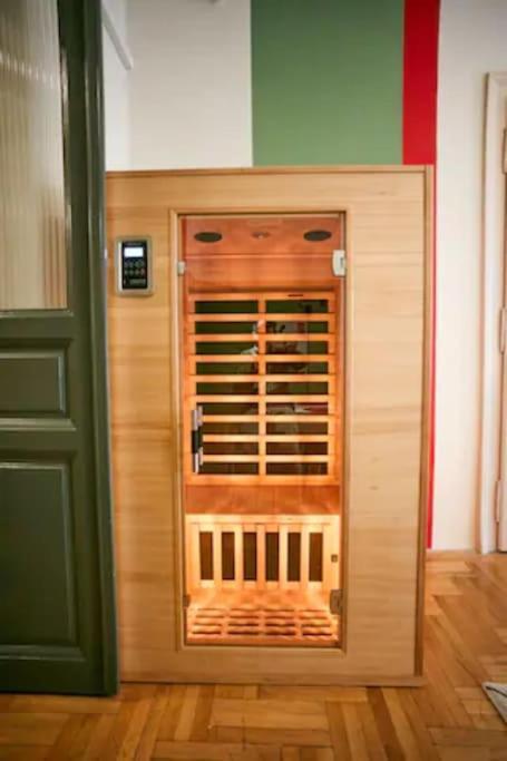 Unwind In Style W Sauna Dsgn 2Br Home Будапеща Екстериор снимка