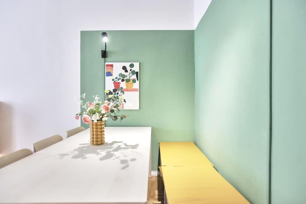 Unwind In Style W Sauna Dsgn 2Br Home Будапеща Екстериор снимка