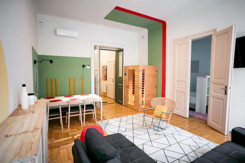 Unwind In Style W Sauna Dsgn 2Br Home Будапеща Екстериор снимка