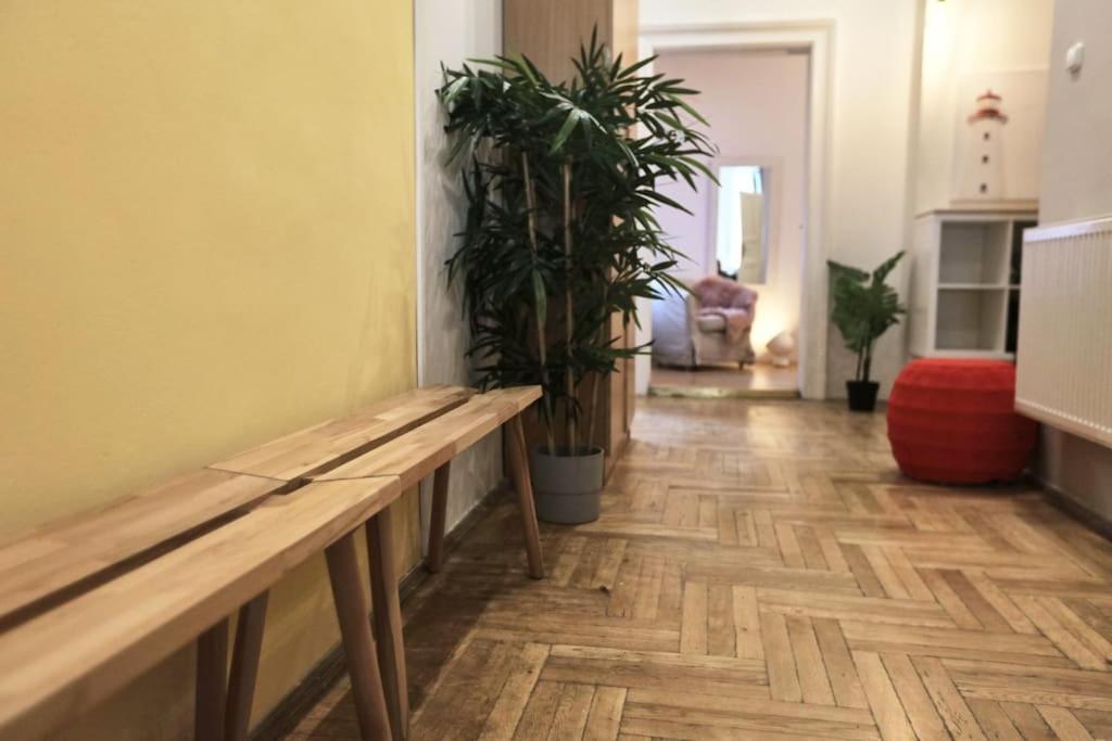 Unwind In Style W Sauna Dsgn 2Br Home Будапеща Екстериор снимка